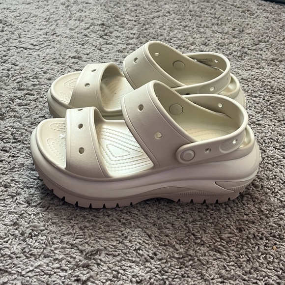 Crocs Mega Crush Sandals in color Bone size m6/w8. - Picture 2 of 3